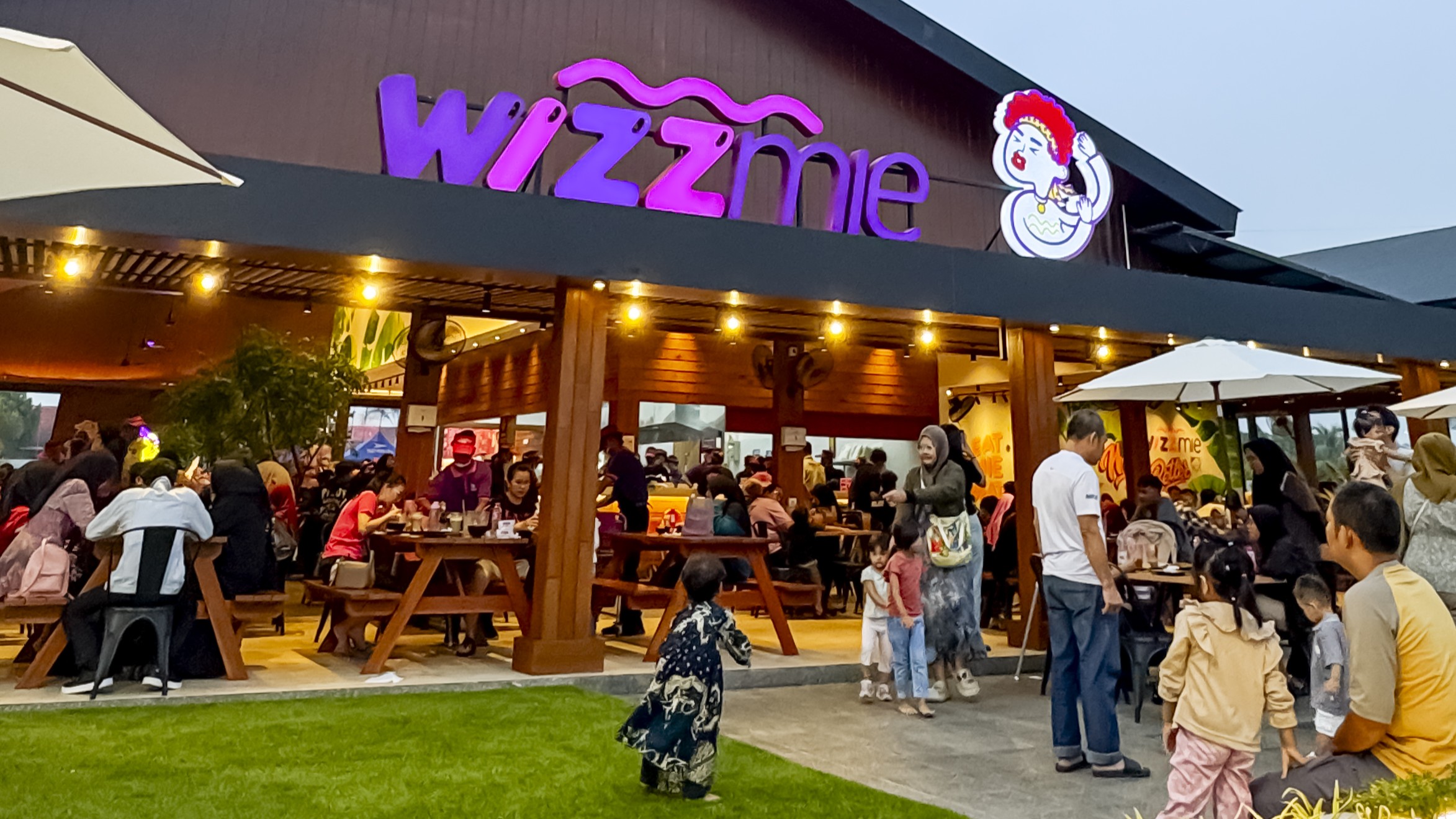 Pengunjung Wizzmie Malang